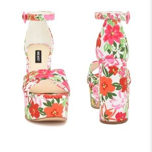 Nine West Floral Willie Platform Sandals. Size 8.